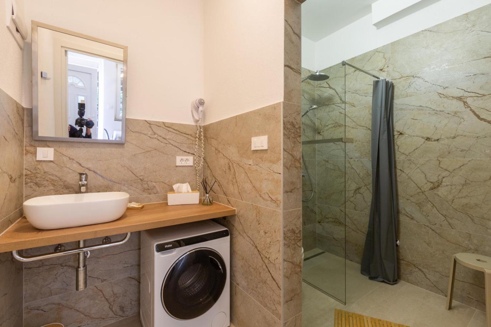 Trbovic Apartments Peaceful Stay With Free Parking, Pet-Friendly, And Bike Storage In Умаг Екстериор снимка